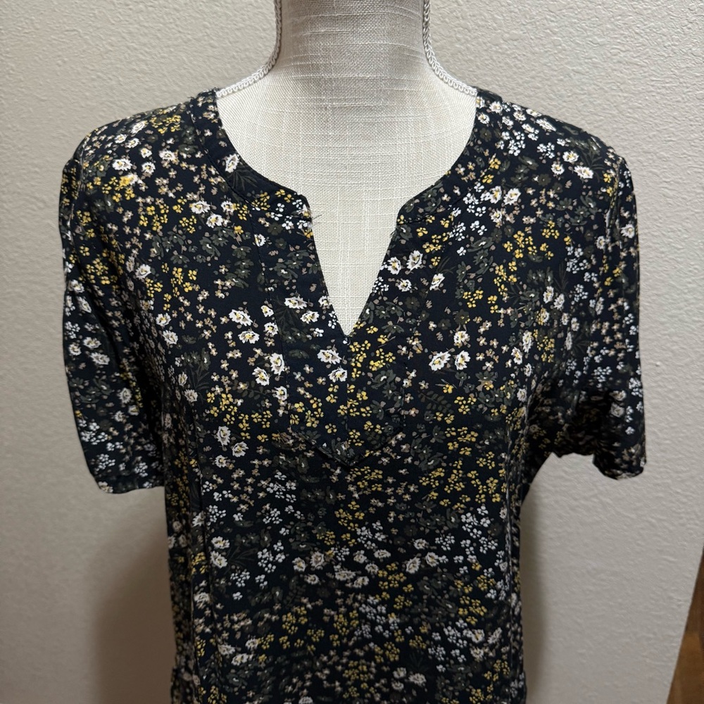Croft & Barrow Black Floral Short Sleeve Top - Size Large - Picture 2 of 13